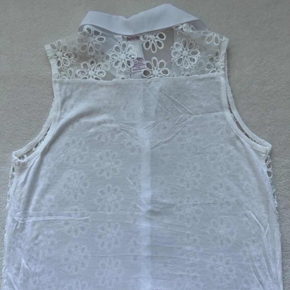 Flowered White Sleeveless Blouse | Women's XS | Candie's - Picture 11 of 16